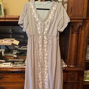 Dusty green and white accent maxi dress- great for family photos!!